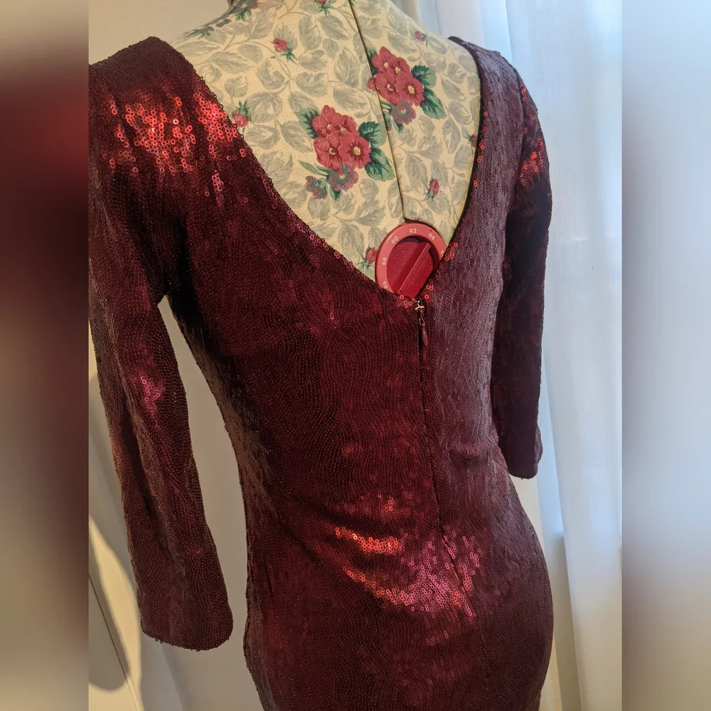 Burgundy sequin dress - Picture 7 of 10
